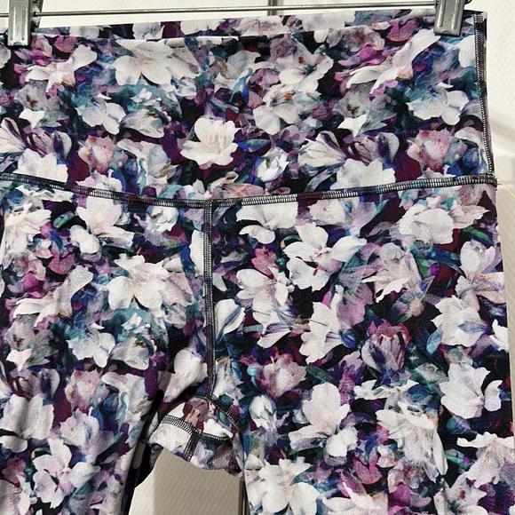 Lululemon crop leggings with 10.5 rise SZ 10 - Picture 2 of 4